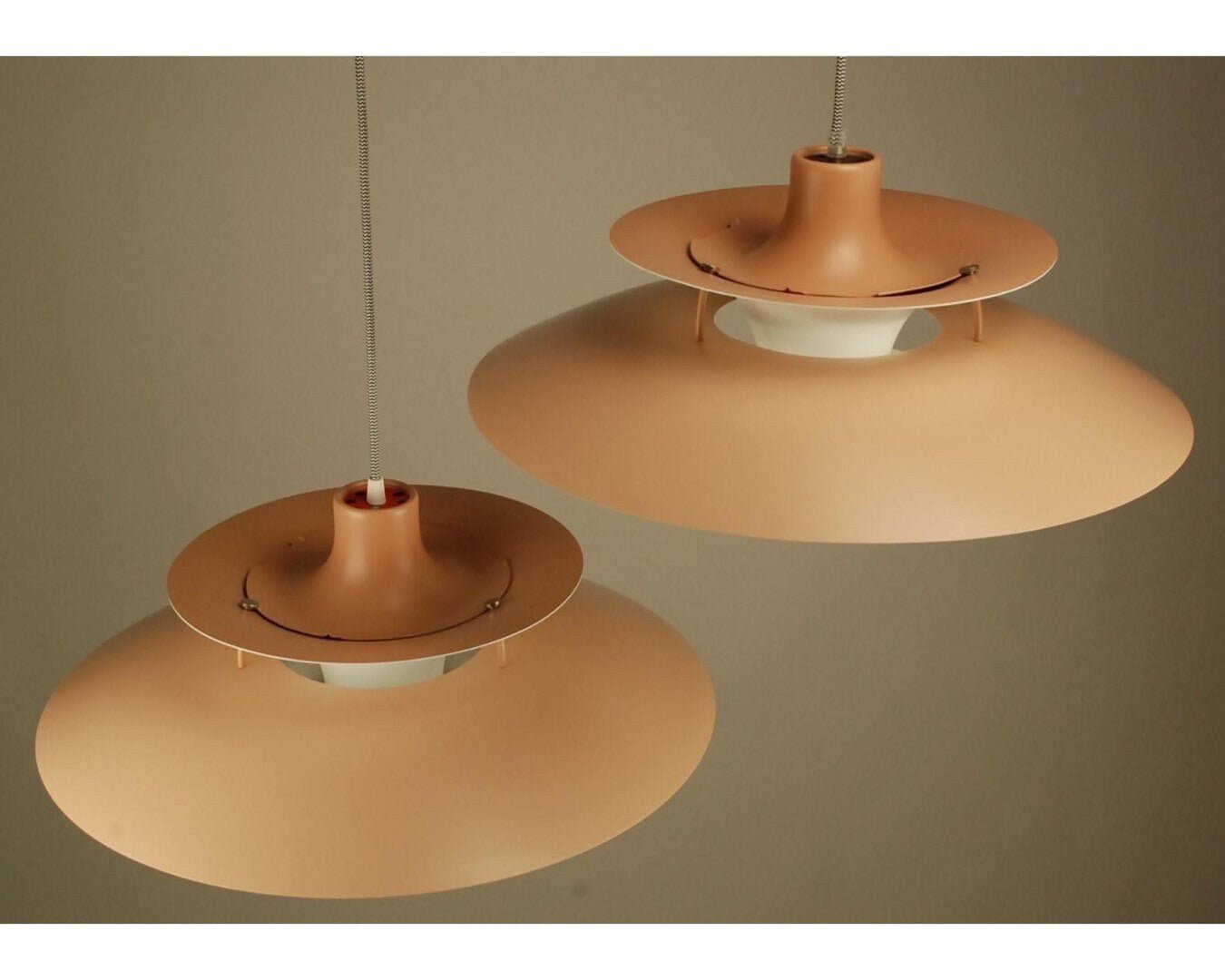 2 Beige Louis Poulsen PH5 pendant lights 1970s | Color: 4 shades of beige - FancyVintage.nl -