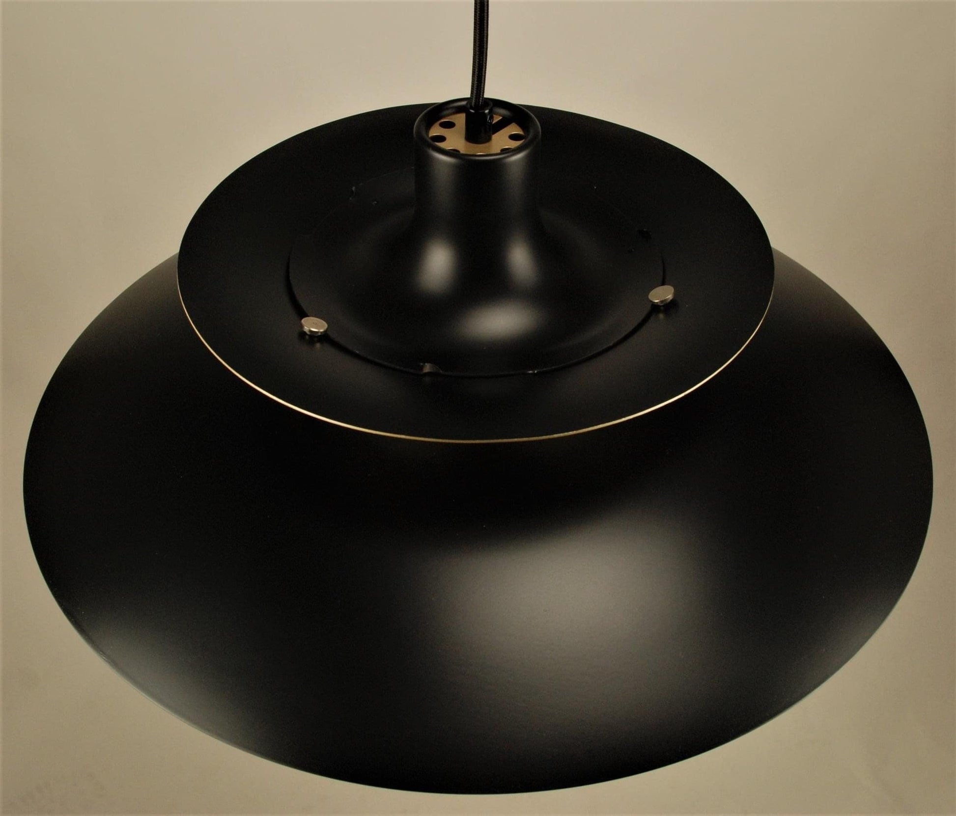 Restored Louis Poulsen model PH5 | black with gold colored. | Vintage Louis Poulsen PH 5 pendant light - FancyVintage.nl -