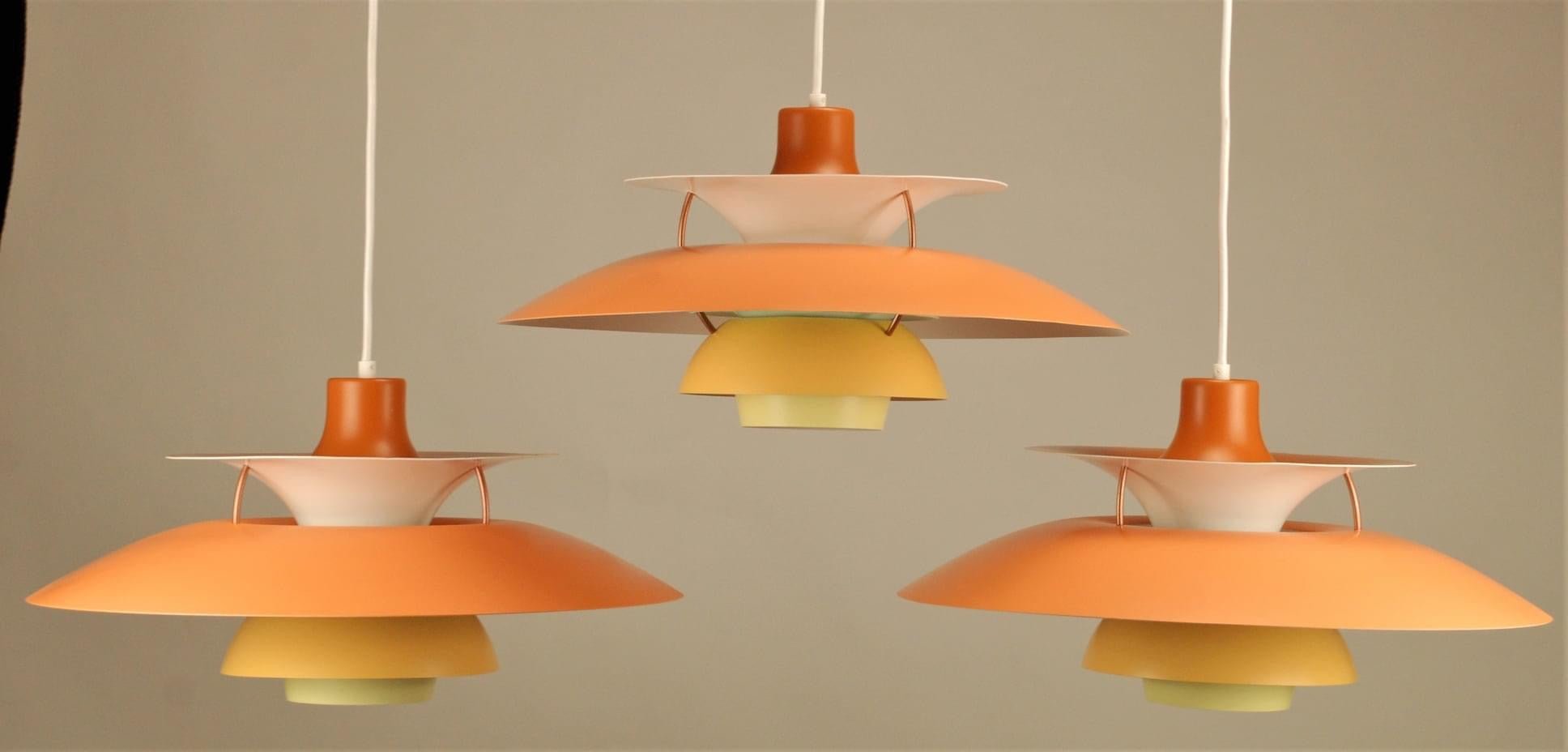 Set of 3 Vintage Louis Poulsen PH5 Pendant Lights | Vintage 1970's | Mid century modern design by Poul Henningsen - FancyVintage.nl -