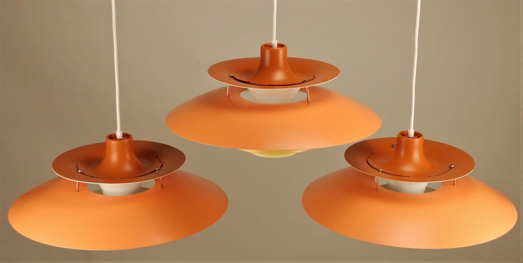Set of 3 Vintage Louis Poulsen PH5 Pendant Lights | Vintage 1970's | Mid century modern design by Poul Henningsen - FancyVintage.nl -